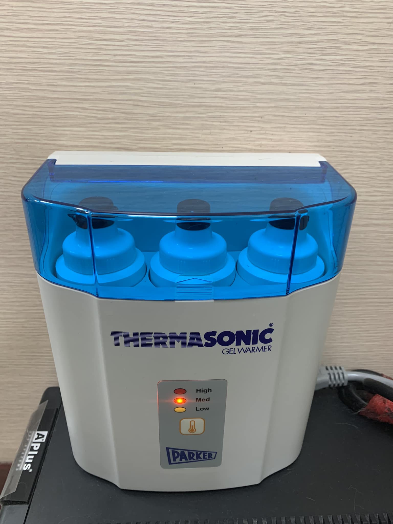 我們有超音波傳導膠加溫機囉